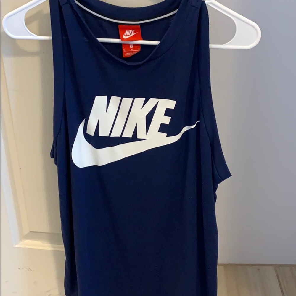 Nike women’s tank top muscle shirt style